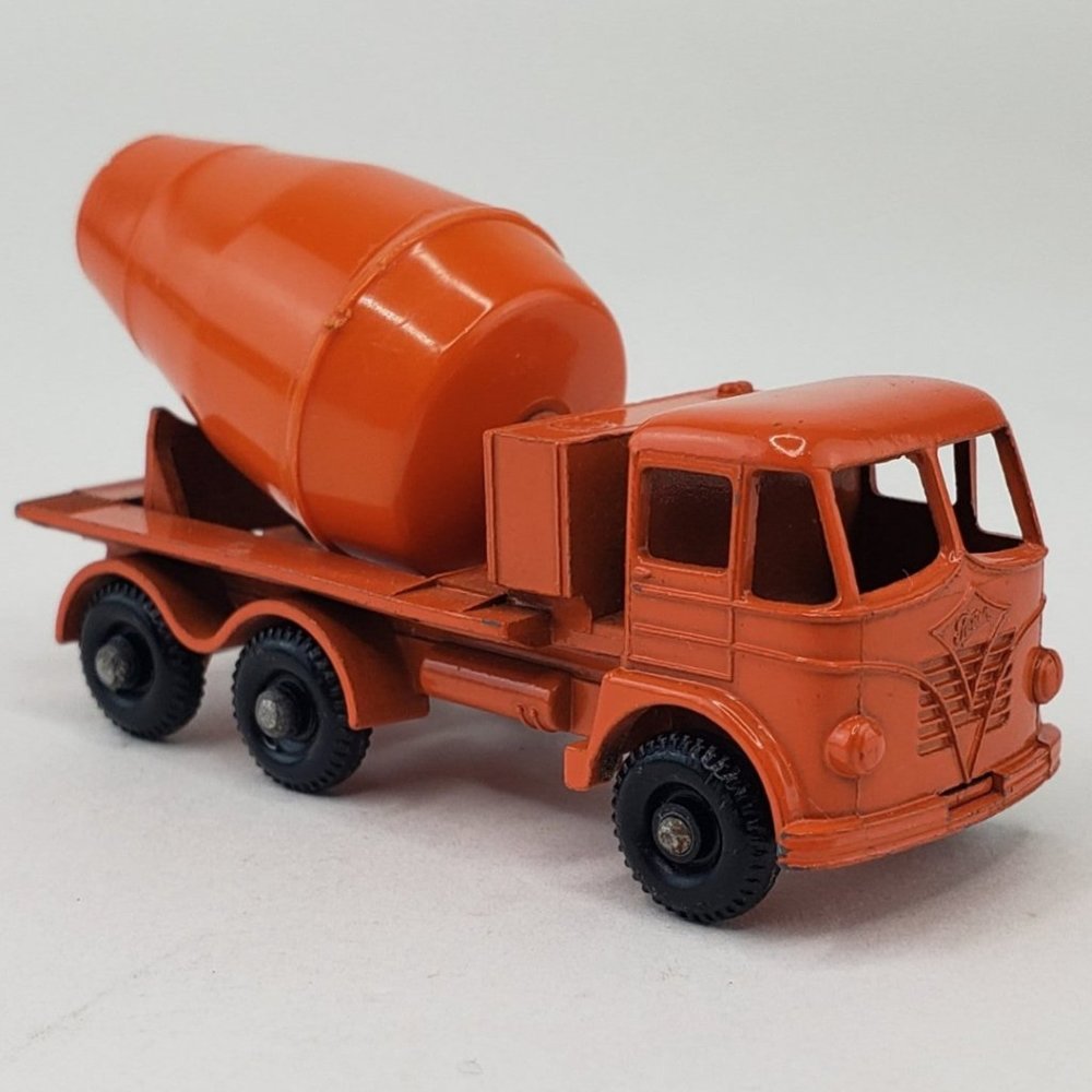 Vintage Lesney Matchbox No. 26 Foden Cement Mixer Regular Wheel